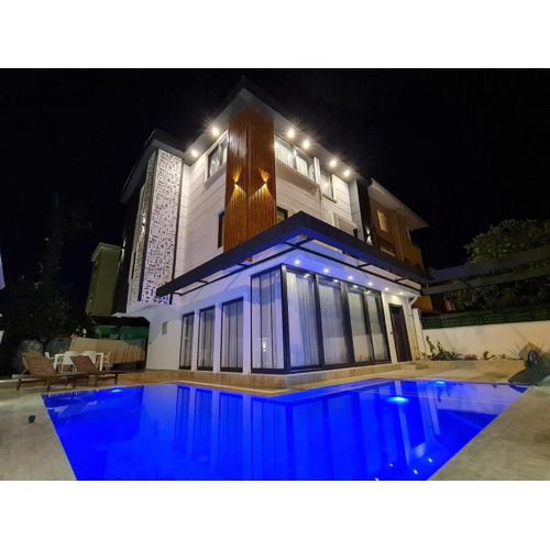 Casa Rosa Luxury Villa w heated Pool