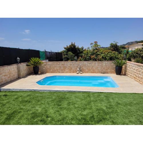 casa rural con piscina y barbacoa en Nerja para 4 personas