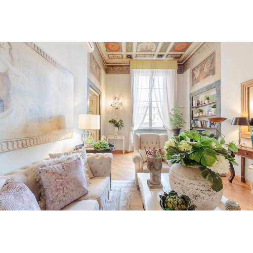 Casa San Giovanni, Romantic LUCCA apartment With View Over a Church