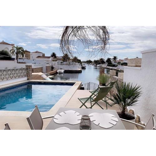 Casa Serenity au canal avec piscine et amarre