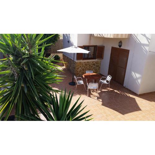 Casa Silencio, Villa with terrace, garden and large pool area
