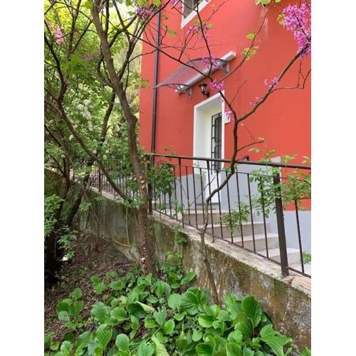 Casa vacanza in villa con piscina, giardino e posto auto