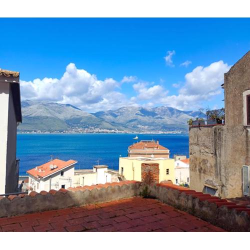 CASA VALENTINA-Appartamento in punto strategico con vista
