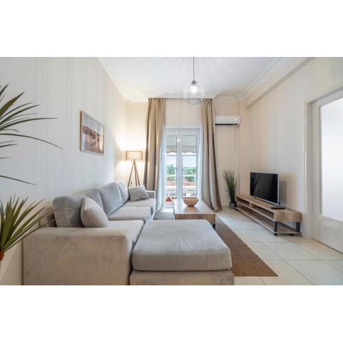 Casa Vibrant - Colorful 2Br Apt with Balcony in Koukaki
