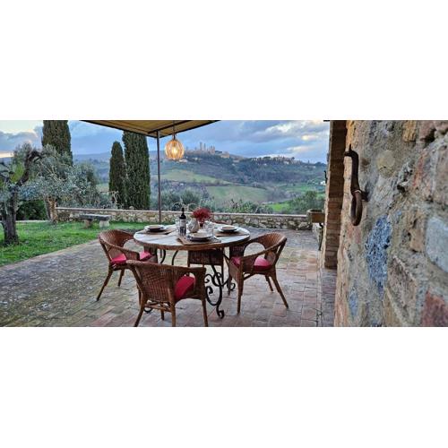 Casale Esclusivo con Piscina e Vista su San Gimignano