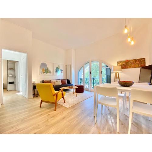 CasaViva-Stylish Trilo with AC-shared pool-parking