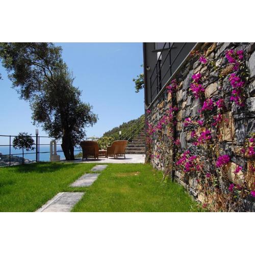 Case nel verde con vista mare, Rapallo