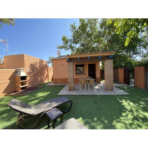 Casita con jardín privado y piscina compartida