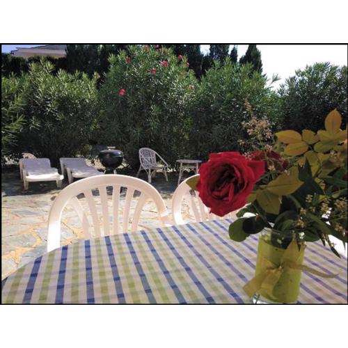 Casita con patio cerca del mar