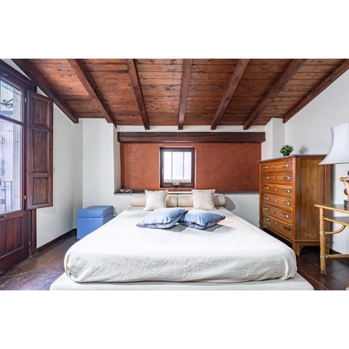 Castello Ursino Apartment - with Balcony