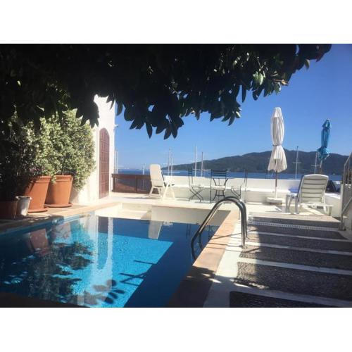 Castle81homes Yellow-Sarı , Sea View House