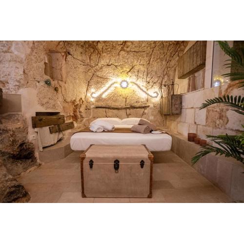 Cave Luxury Suite