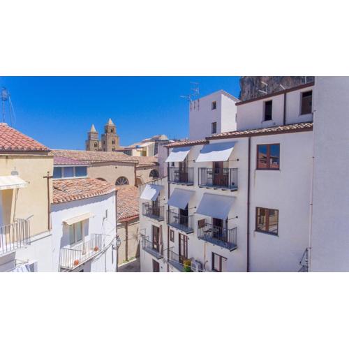 Cefalu in Blu