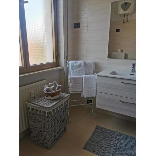 Cenerina Home Due Mari