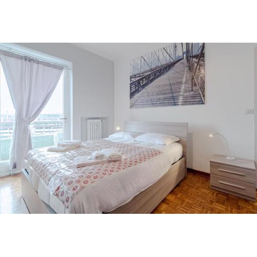 Cenisia Roomy Apt x6- with Balcony