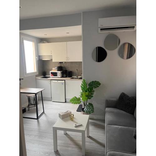Cenral Renovated Flat