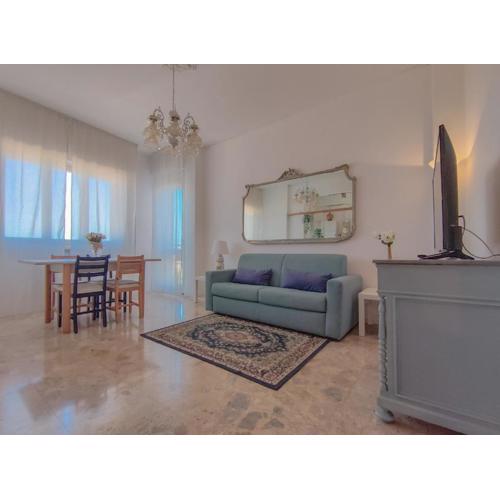 Center - Spacious Apartment near the Beach