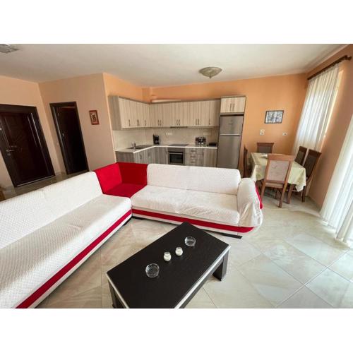 CENTER APARTMENT 3