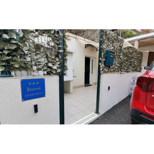 Center Apartment with Terrace and Free Parking