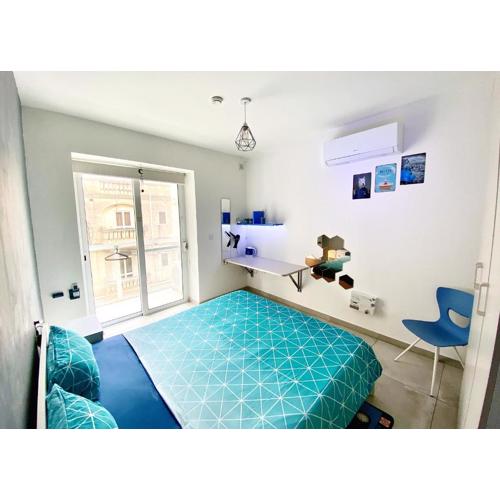 Central- Private En-Suite with Balcony in shared residence