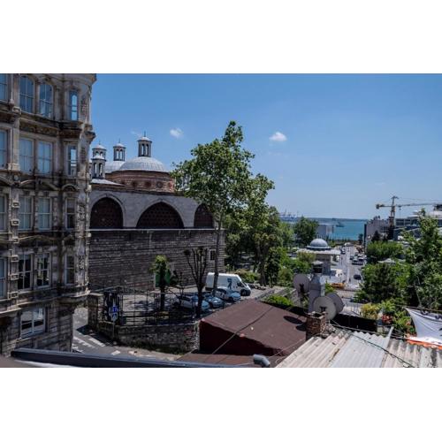 Central 1-BR Apartment with Sea View Near Galataport
