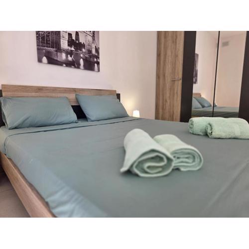 Central 3BR With Terrace - Sleep 6 by QuickTrips