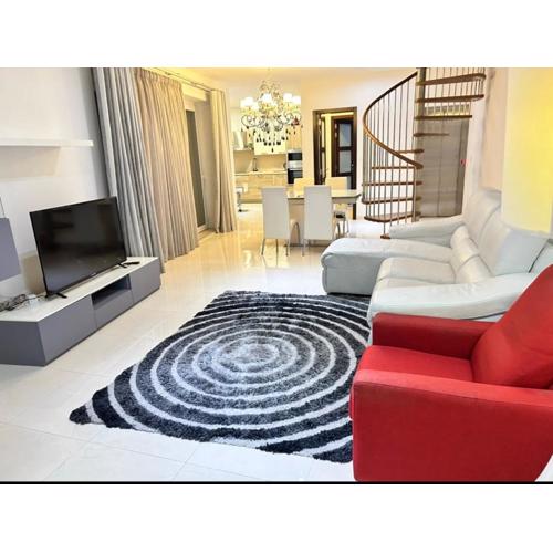 Central 3Story Villa with 3 Bedrooms 2 floor bed