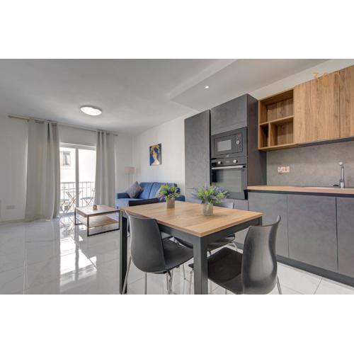 Central and fully equipped 1BR Apt in St Julian\