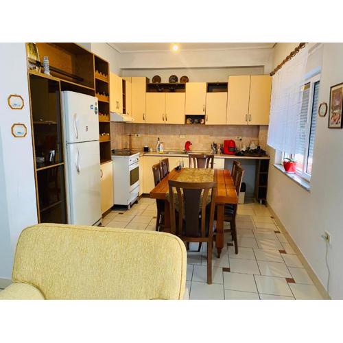 Central Apartment 2 br AC WIFI