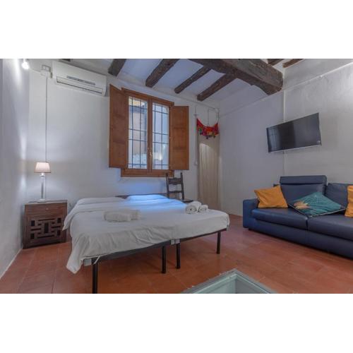 Central Apartment With Private Courtyard!