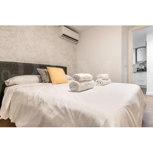 Central apartment with private patio by REMS
