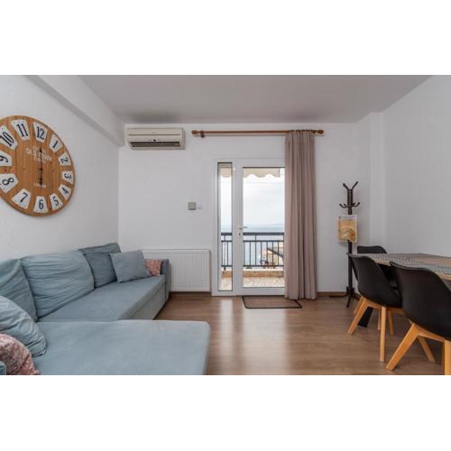 Central Apartment with Sea View in Neos Marmaras
