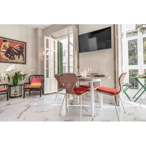 Central & authentic apartment with balcony by REMS