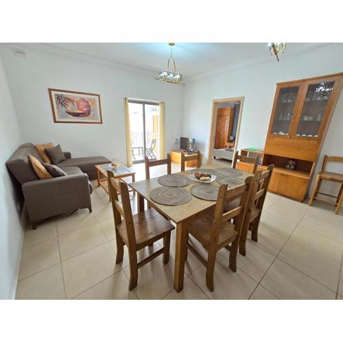 Central & Bright Apartment Free Wi-Fi