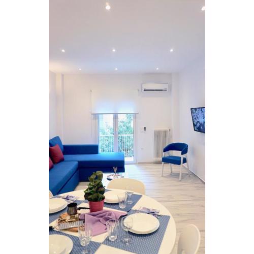 Central, Bright Apt in Athens near Metro