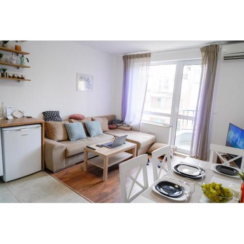 Central Cosy, Fully Renovated 2BD Near the Cathedral