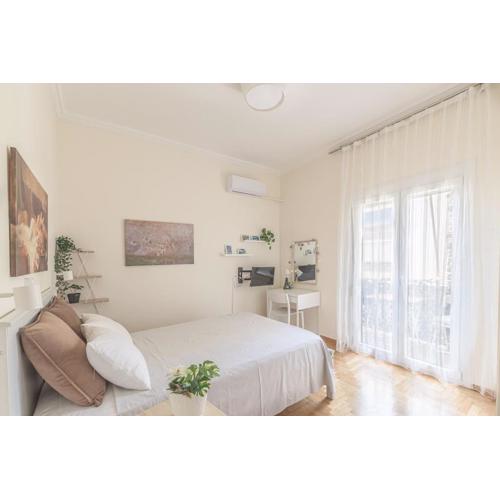 Central Cosy quite 28sm 5th floor balcony over garden 500m Metro Evangelismos