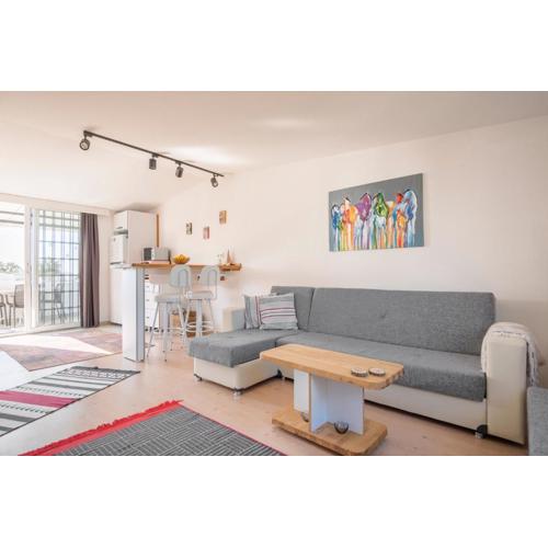 Central, Cozy, 15 Min Walk To The Beach, Fast Wi-Fi, Free Parking, 4ppl