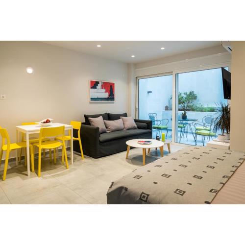 Central Cozy Studio with a Secret Garden