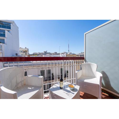 Central & Elegant Loft - with Balcony