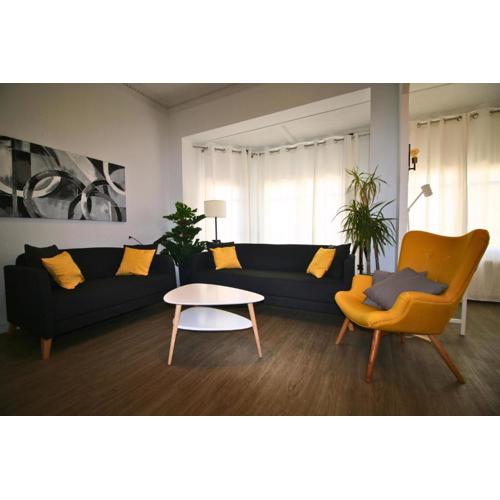 Central & Fully Equipped Apartment in Eixample Next to Metro, Sleeps 5
