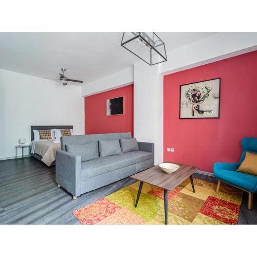 Central Hideaway near Ermou street Perfect for groups and families