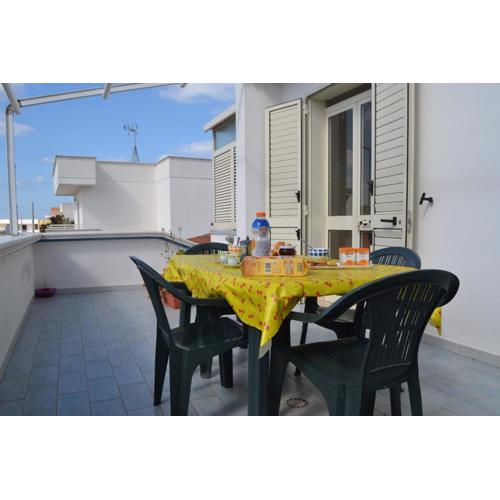 Central Holiday Home With Terrace And Garden; Parking Available