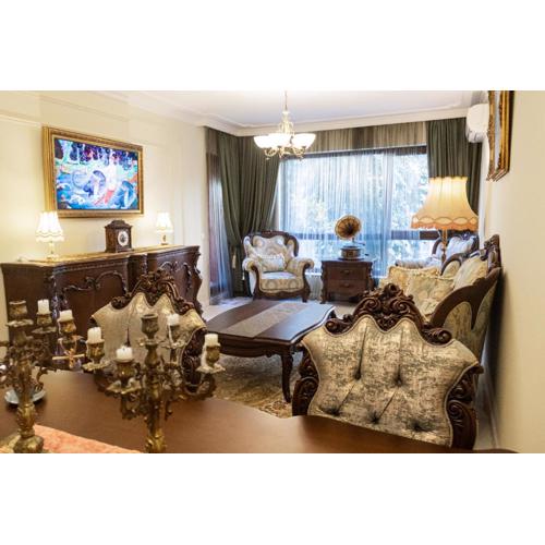 Central Luxury Antique Apartment