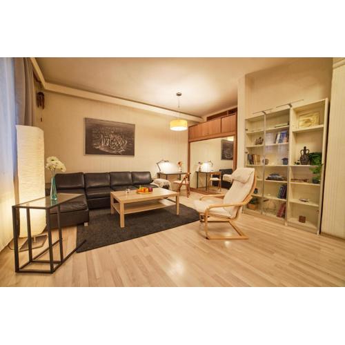 Central Luxury Cozy Modern Apartment