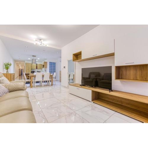 Central Modern 3 Bedroom Apartment in st Julians