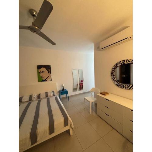 Central, modern Apts 5 min walk to the beach