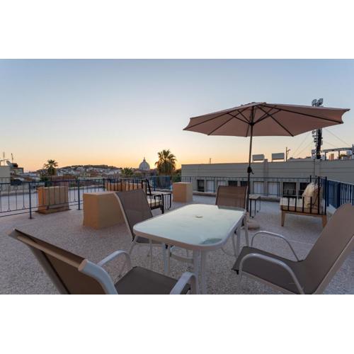 Central Mytilene City-View Apartment for 7