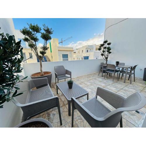 Central One bedroom penthouse