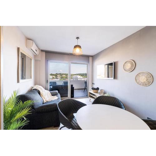 Central Penthouse - 5 Min Beach & Pool - WiFi - AC